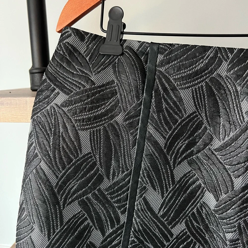 BCBGMaxAzria Black and Gray Patterned Skirt - Picture 3 of 6
